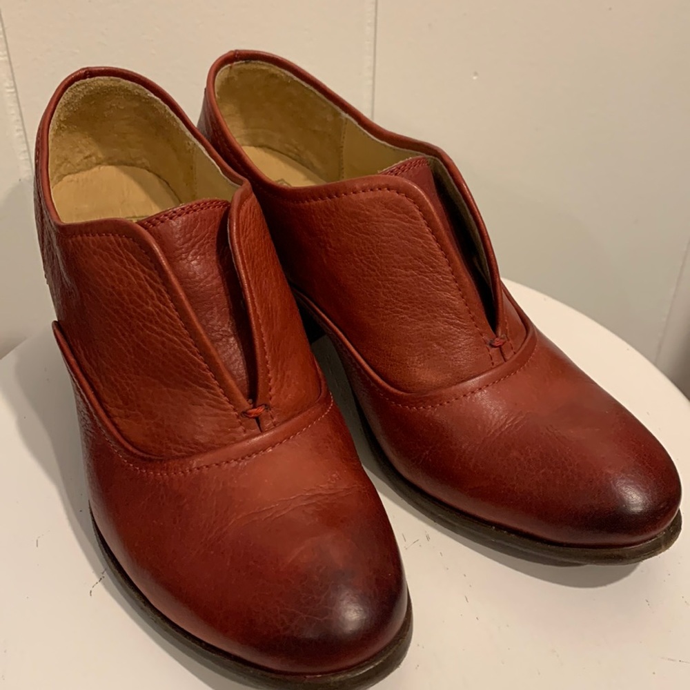 Frye Stella Slip on Shoe Red Rust Color Size 6